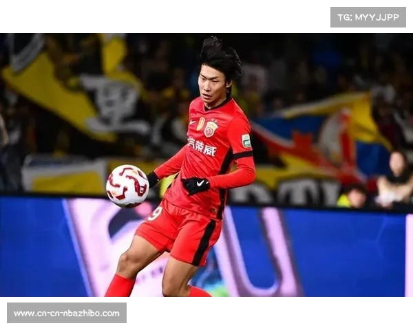 海港20岁新星李新翔闪耀赛季斩获6球3助攻潜力获广泛认可 海港20岁新星李新翔闪耀赛季斩获6球3助攻潜力获广泛认可